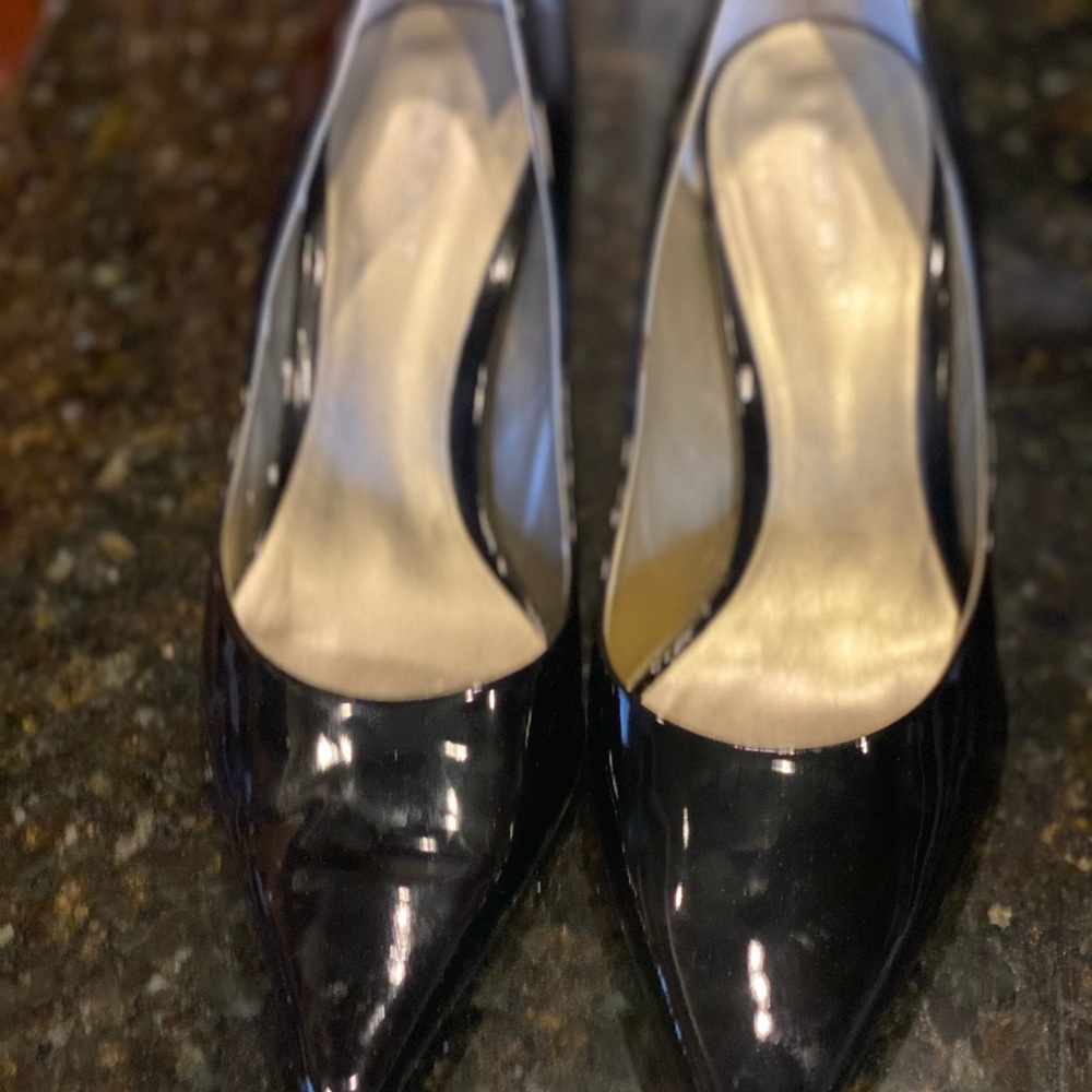 9 West Black patent leather pumps
